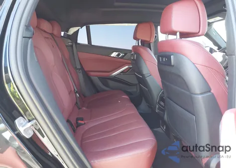 2021 BMW X6 M50I z USA, uszkodzony, nr VIN 5UXCY8C03M9E15204